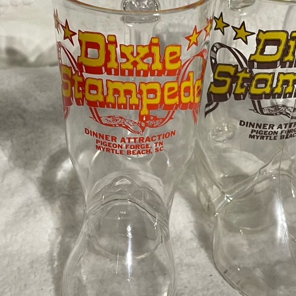 Set of 3 Dolly Parton's Dixie Stampede Souvenir Plastic Mugs - Picture 2 of 6